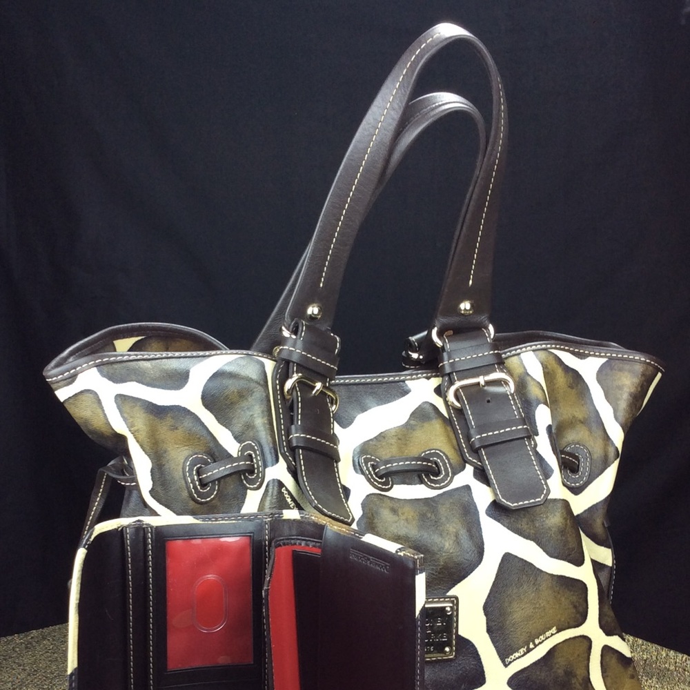 Dooney&Bourke large giraffe bag WITH FULL WALLET